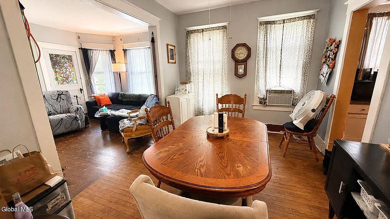 4th image of 42 Lincoln Avenue