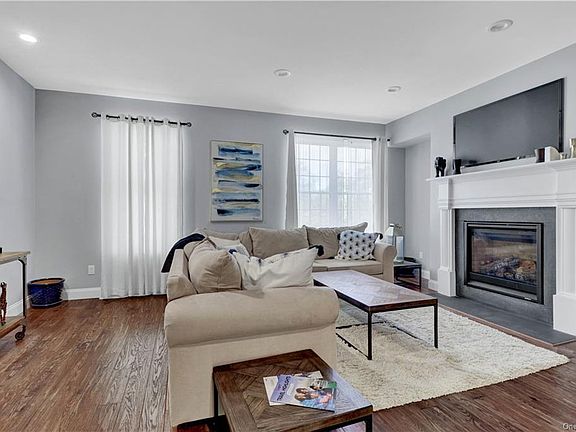 4th image of 303 Iron Forge Ln
