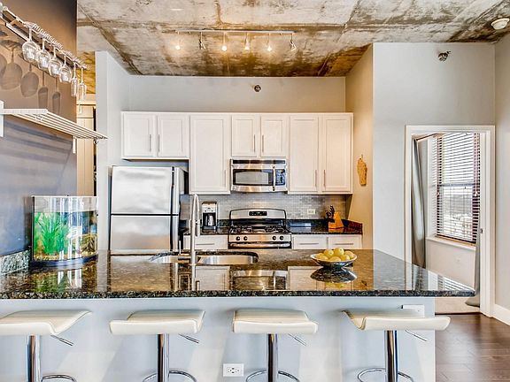 4th image of 1122 W Catalpa Ave APT 813