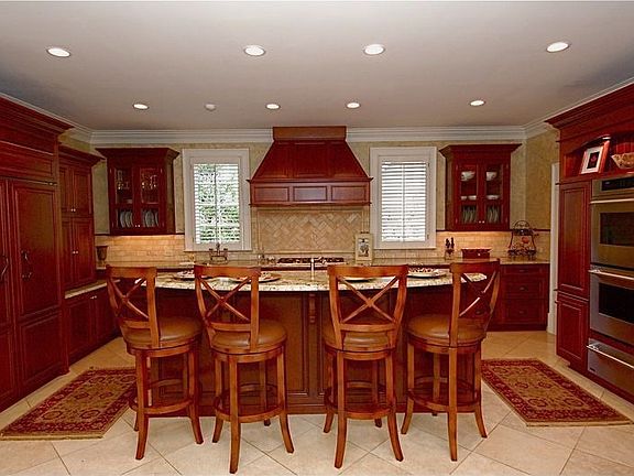 Chef's kitchen, ss Thermador double oven, gas cooktop, built-in Subzero fridge