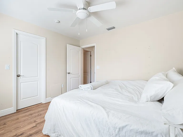 858 Hudson Ave #1 — Photo 27