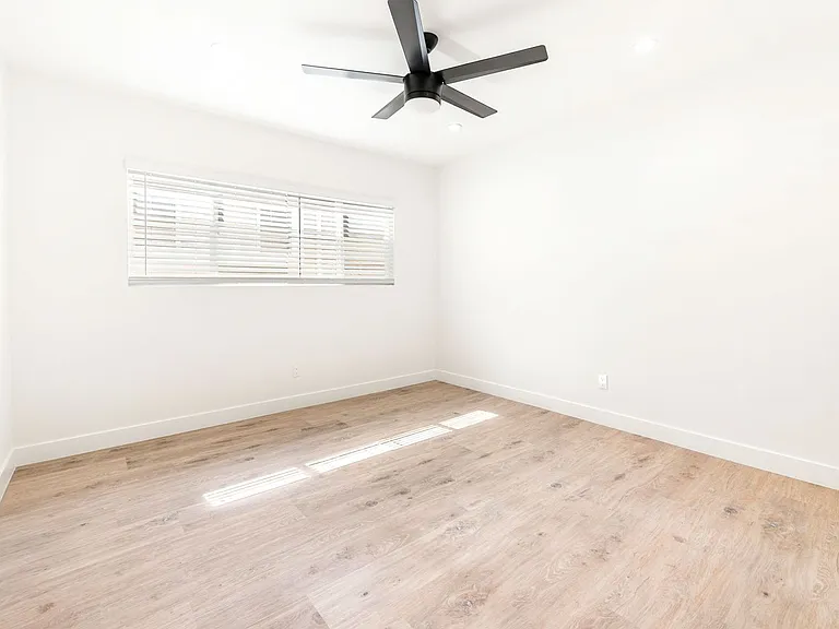 (32) 4901 August Street — Photo 12