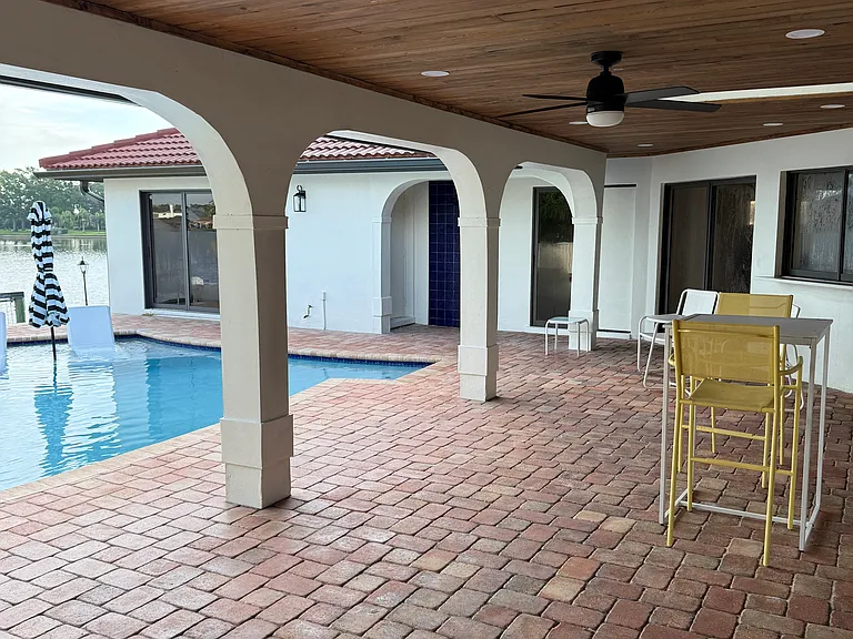 9807 Bay Island Dr — Photo 3