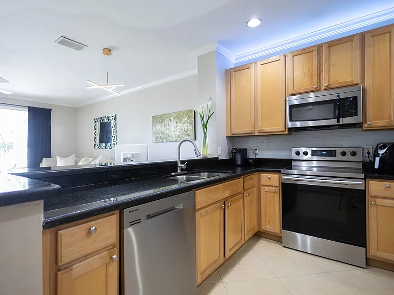 8115 Bellagio Ln — Photo 5