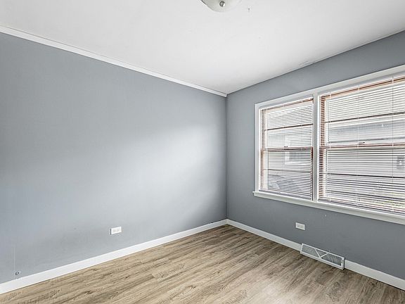 4th image of 279 Paxton Ave