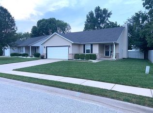 611 Wintergreen Dr, O'Fallon, IL 62269