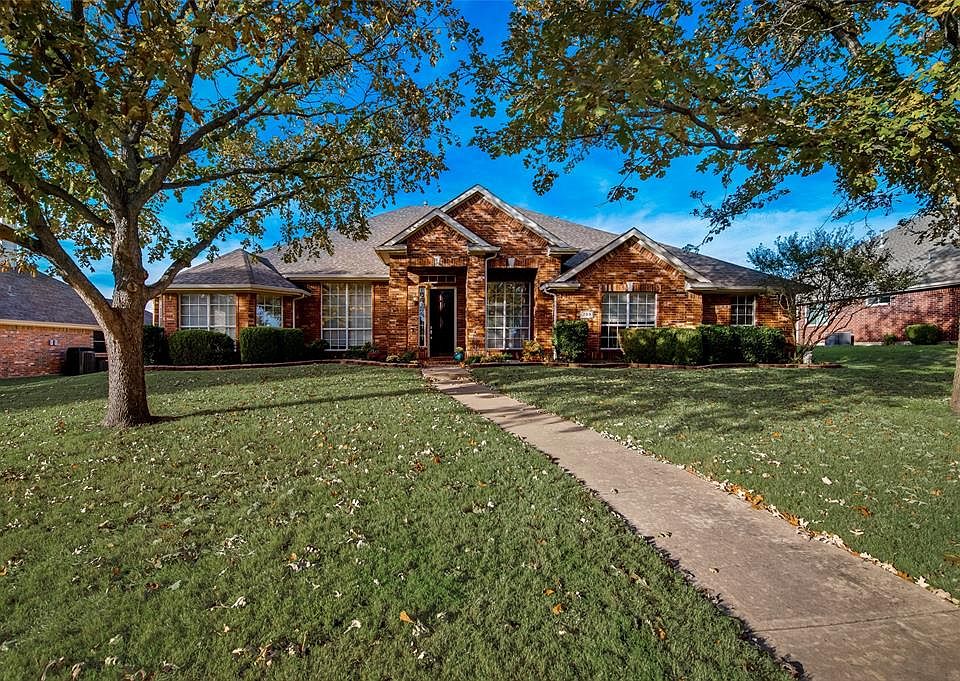 1st image of 203 Foxdale Ln