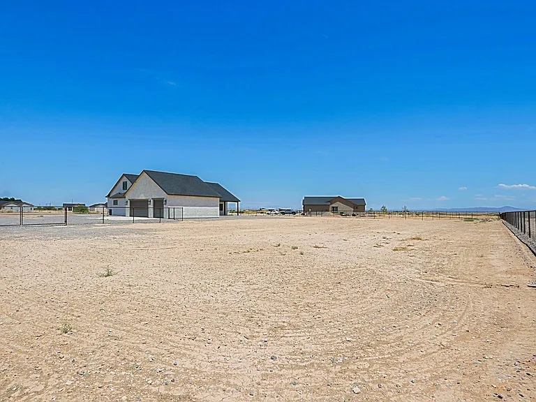 2351 E Cana Ln — Photo 56
