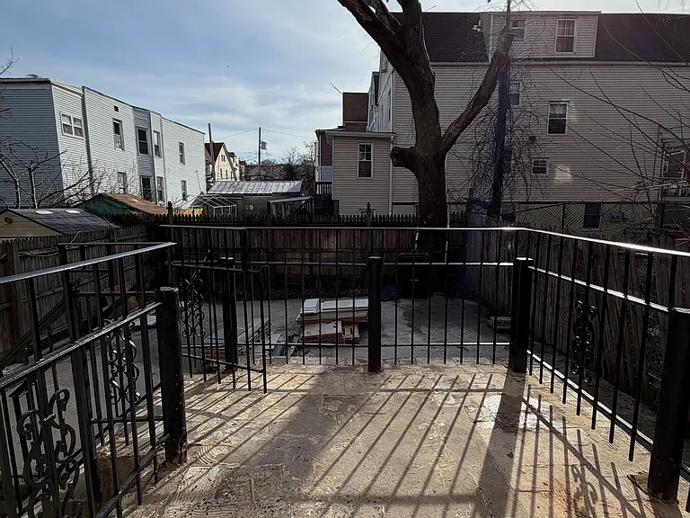 286 Hawthorne Ave #1 — Photo 8