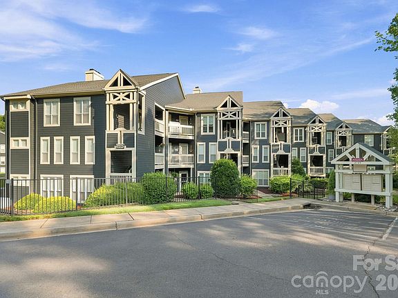 3rd image of 2135 Regatta Ln Unit 303