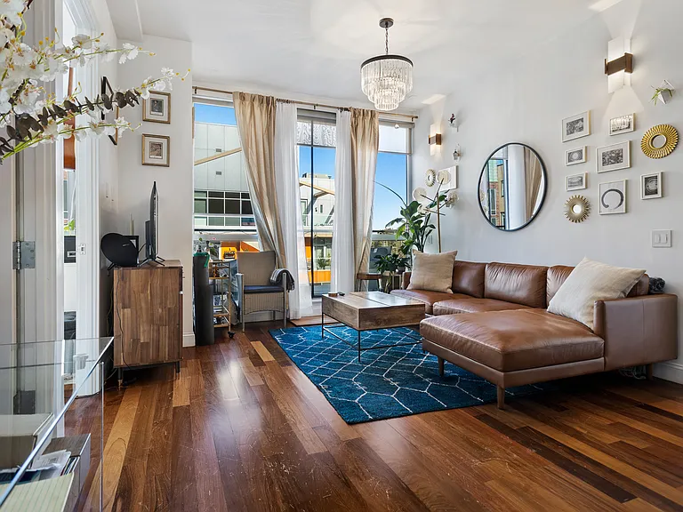 135 N 11th St #5G — Photo 4