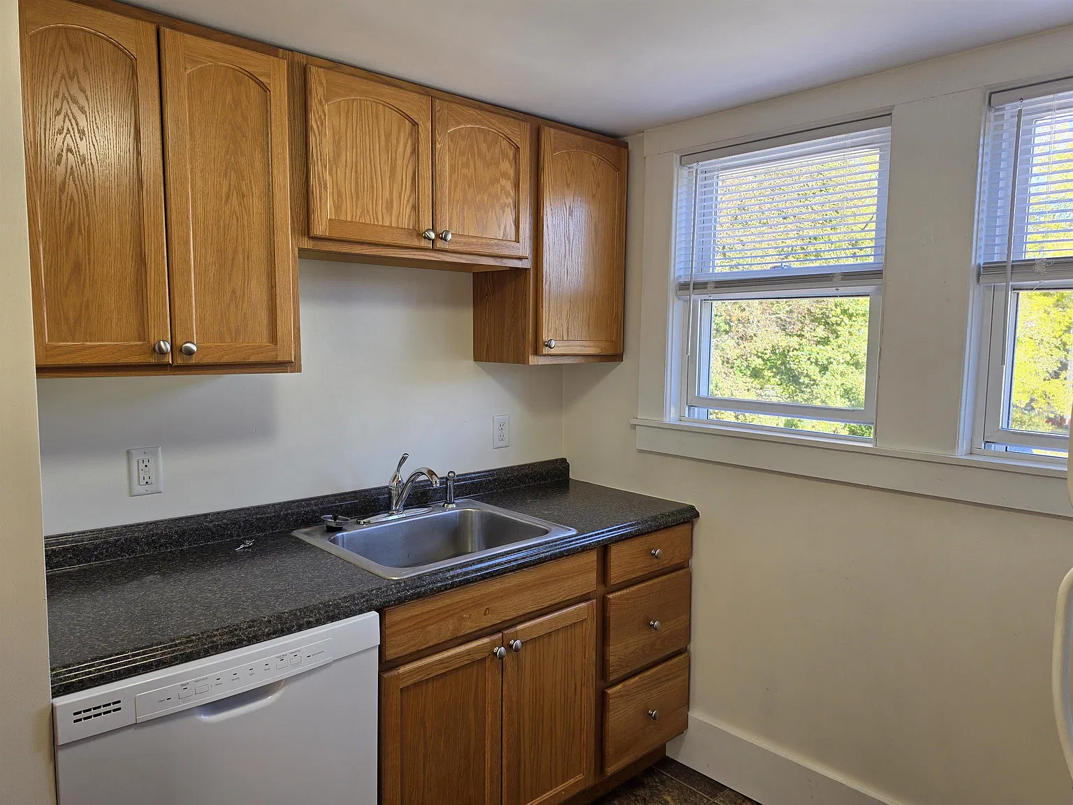 2 bed, 2.0 bath, 600 sqft, $1,795 — Photo 4