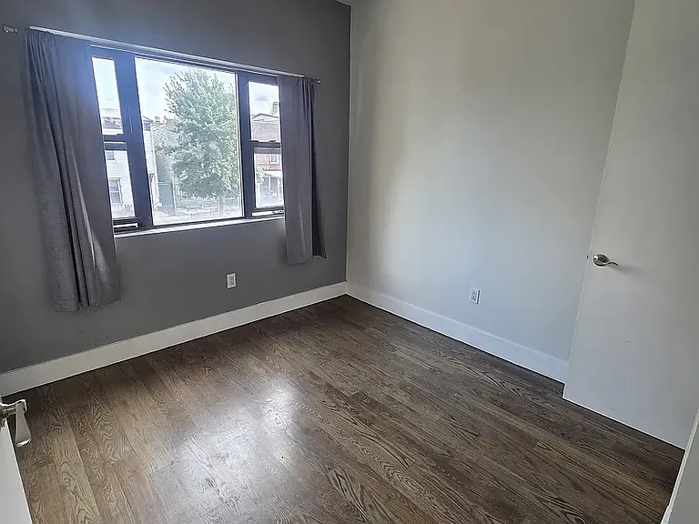 2423 Dean St #2 — Photo 8