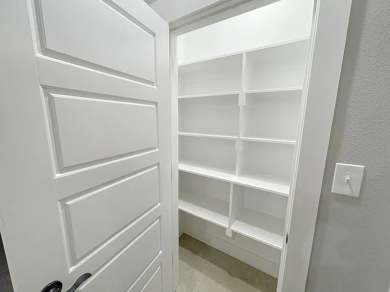 122 W Harrison St — Photo 14