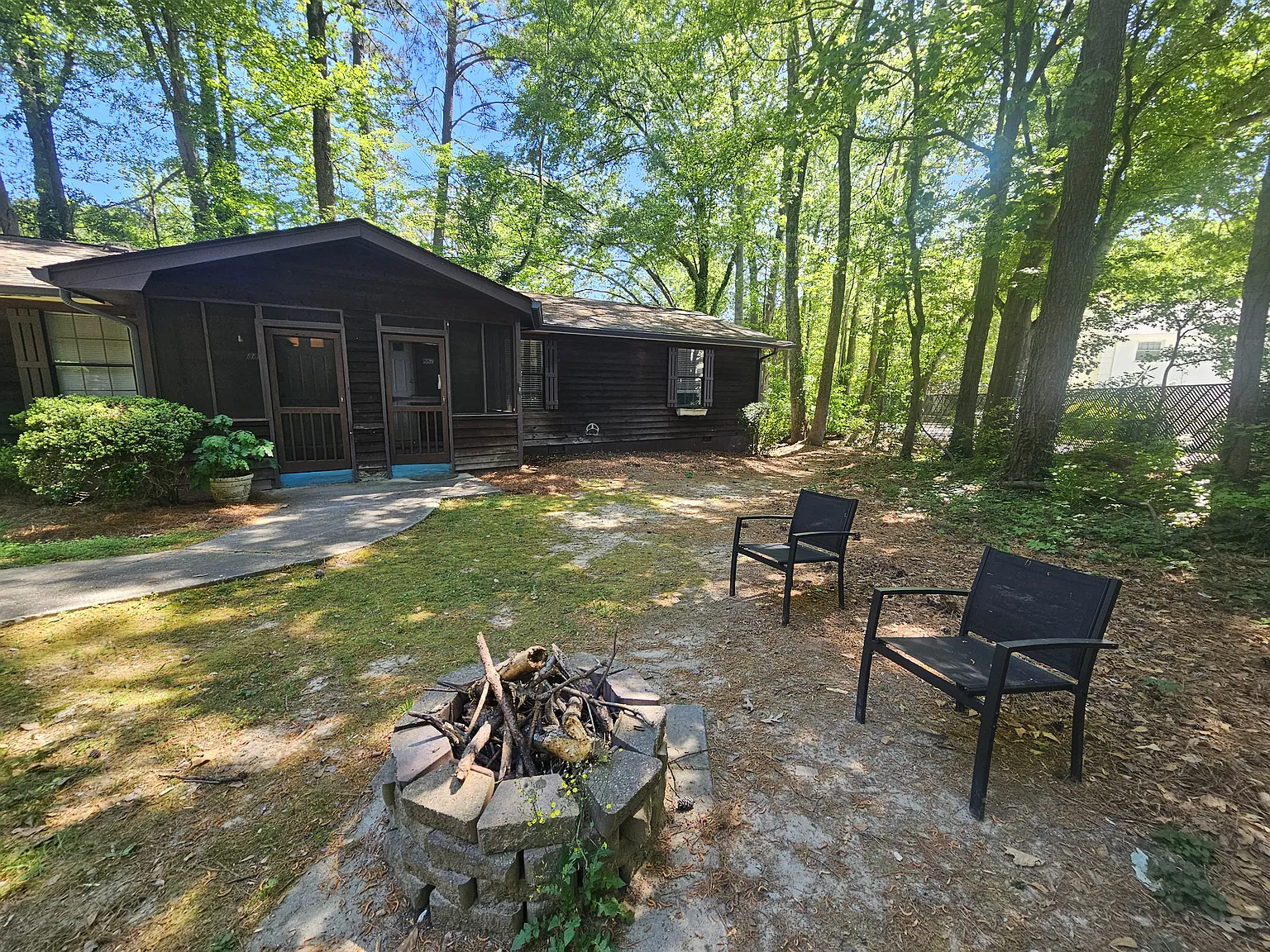 887 Westland Dr SW — Photo 1