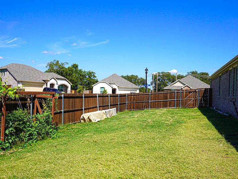 733 Alden Dr — Photo 20