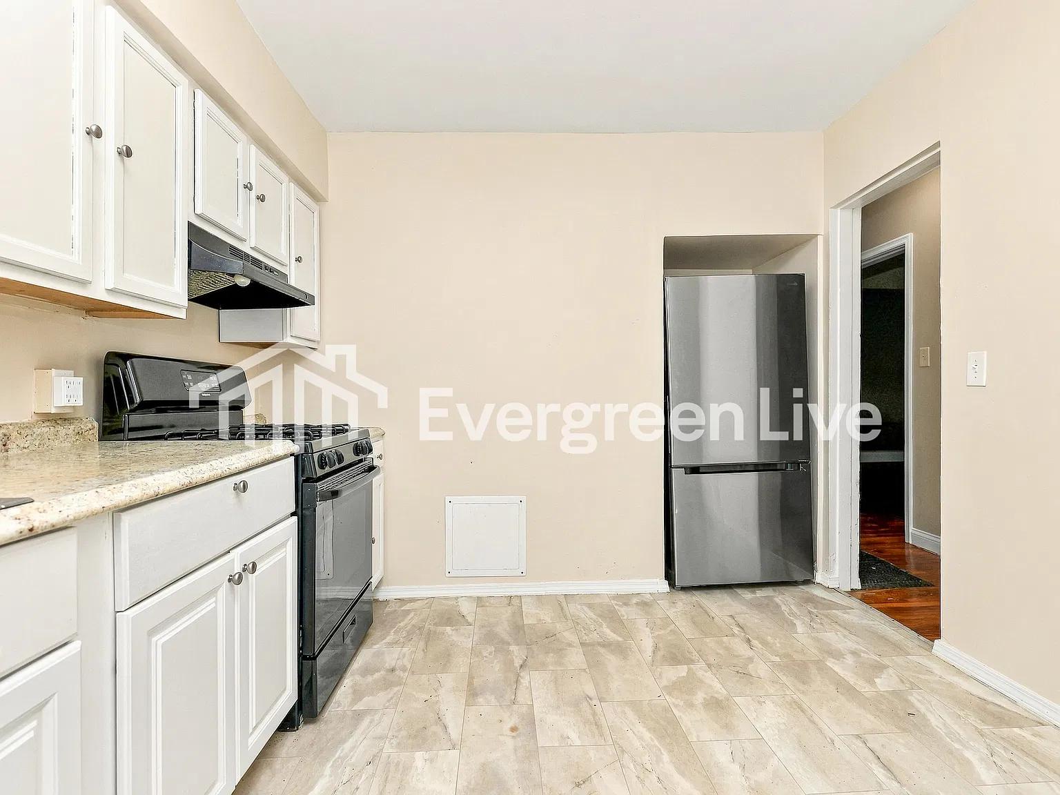 4 bed, 1.0 bath, 1462 sqft, $1,595 — Photo 4