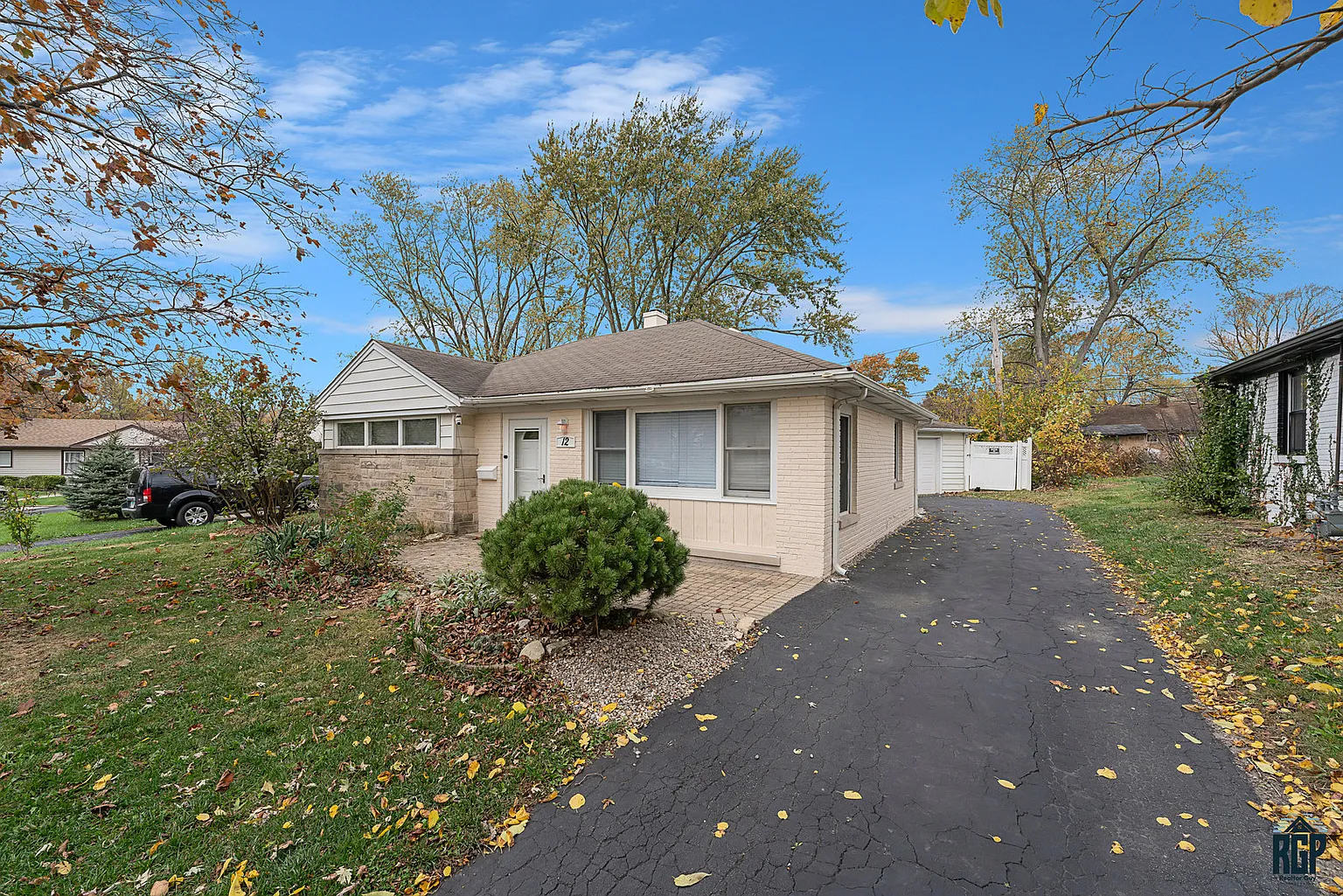 12 Marquette Pl photo 1
