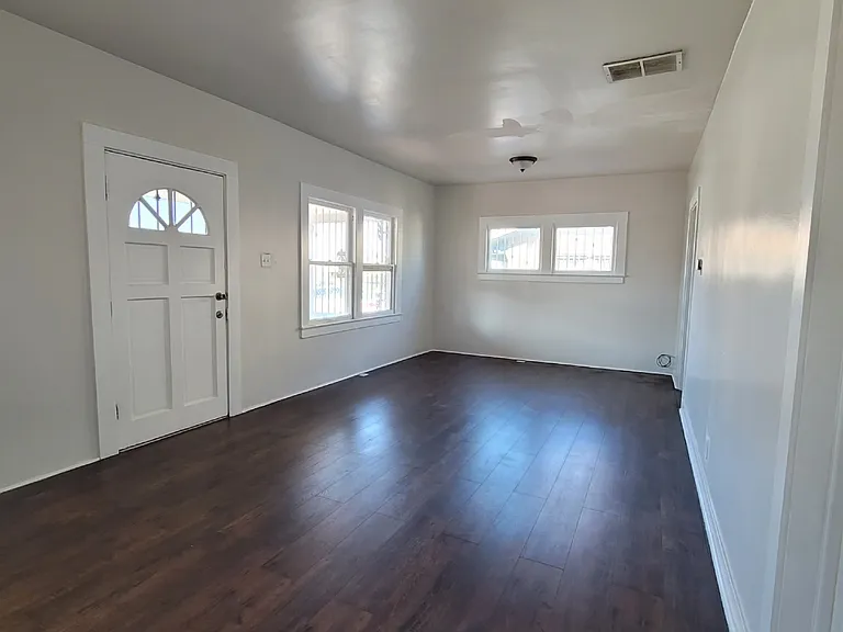 3804 Nations Ave — Photo 2