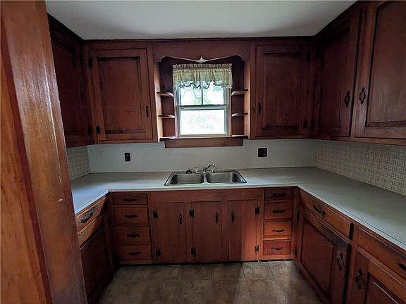 4th image of 63 Old Danielson Pike