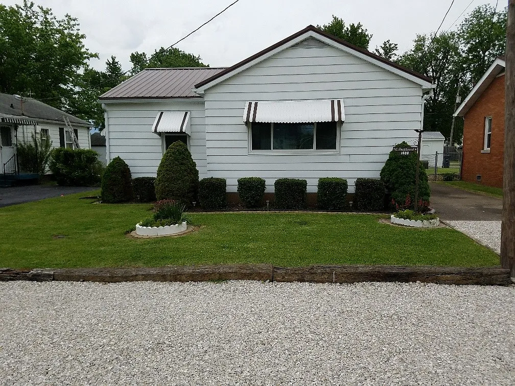 1606 Maxwell Ave photo 1