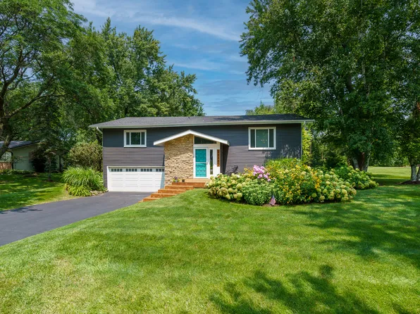 28482 W Lindbergh Dr, Barrington, IL 60010