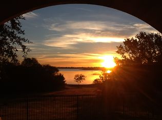 913 Lake Bluff Dr, Lake Dallas, TX 75065