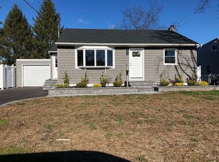432 46th St, Lindenhurst, NY 11757