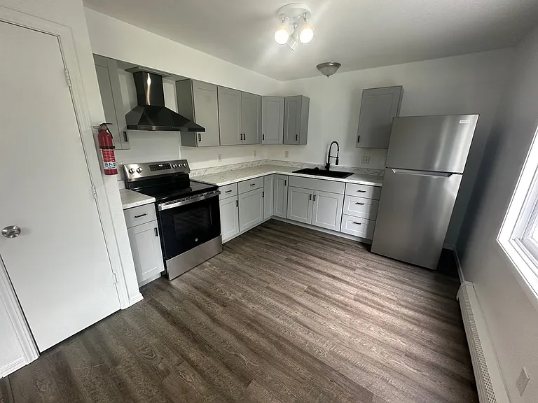 3404 Thompson Ave — Photo 11
