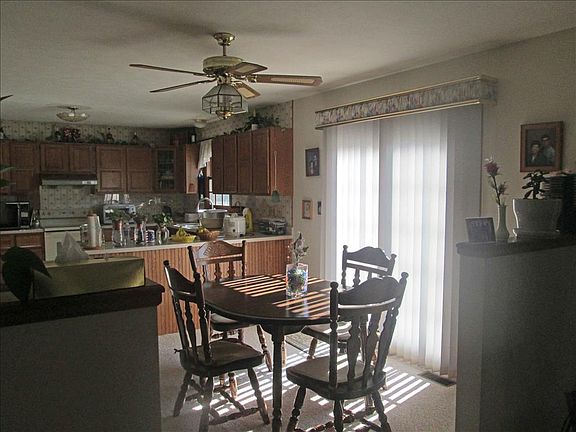 5th image of 275 Jennifer Ln