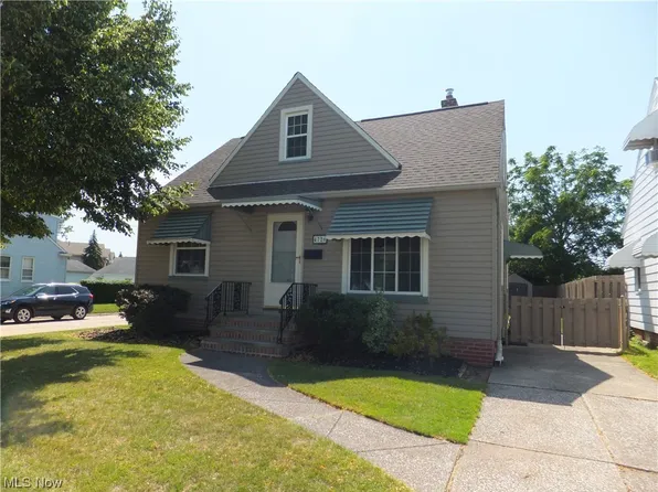 4726 Brookwood Dr, Brooklyn, OH 44144
