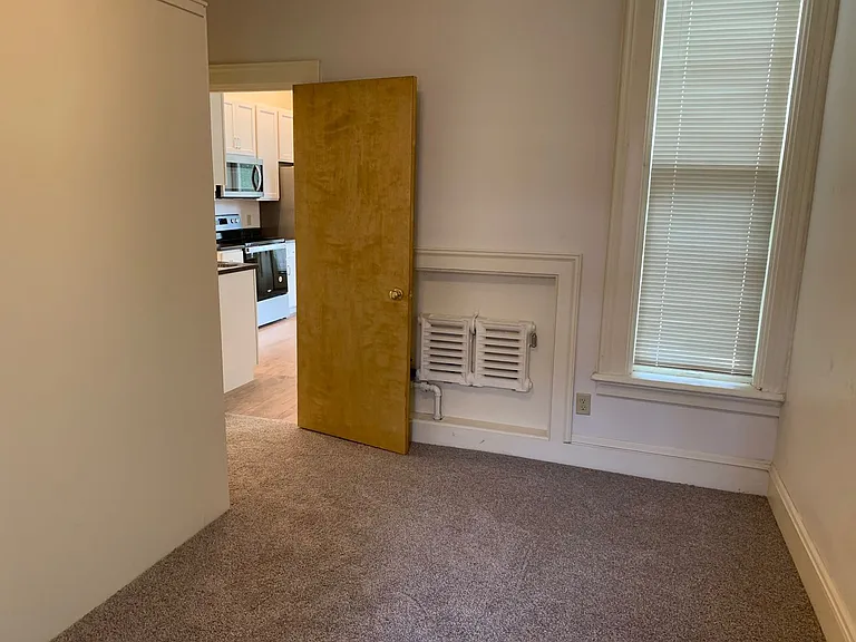 504 N Henry St — Photo 9
