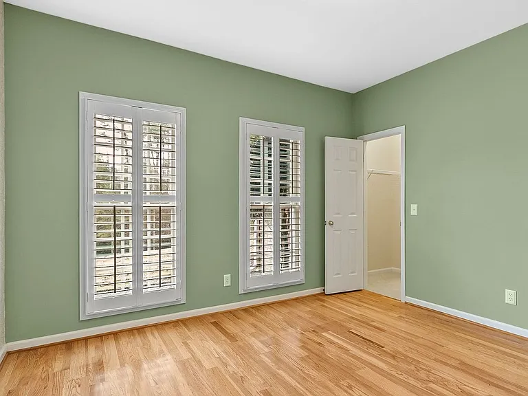 10495 Royal Points Dr — Photo 23