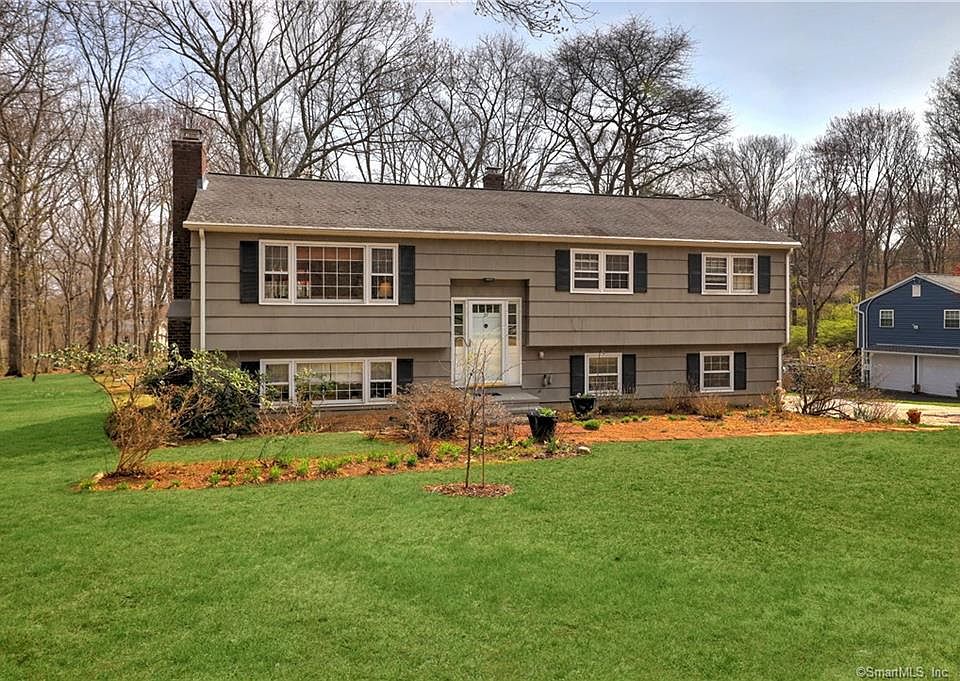 1st image of 27 Greenfield Dr