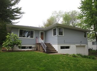 226 Foote St SW, Cedar Rapids, IA 52404