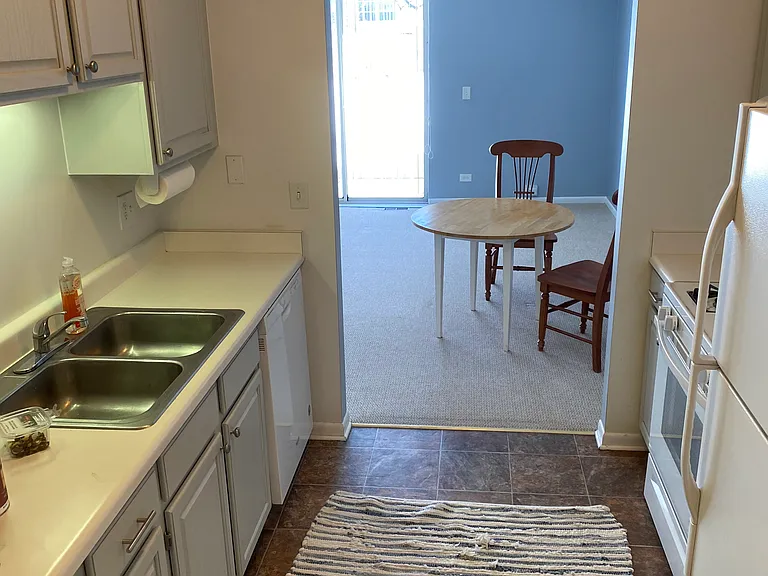 608 Woodhaven Dr — Photo 3