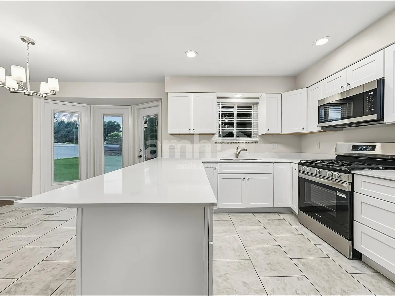 4 bed, 2.5 bath, 2100 sqft, $2,755 — Photo 3