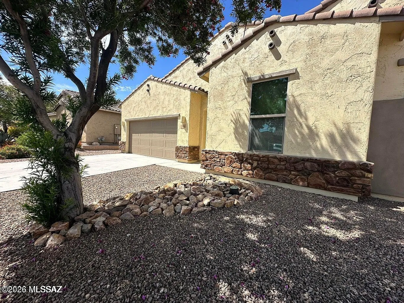 4 bed, 2.5 bath, 2184 sqft, $2,250 — Photo 1