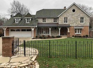 2003 Castle Ave, Bloomington, IL 61701