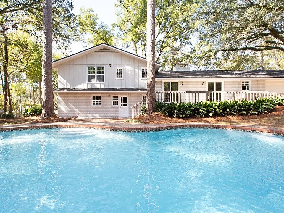 1st image of 2605 Vence Dr