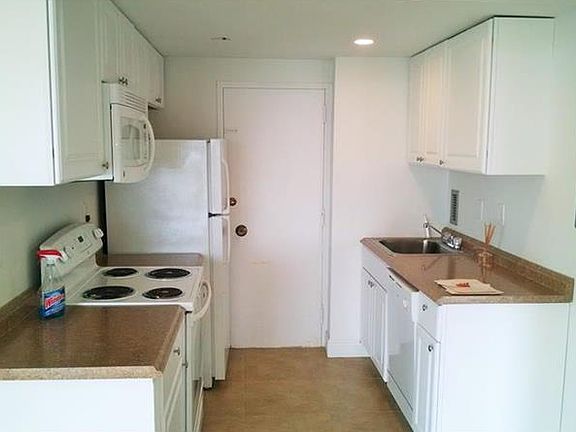 5th image of 11111 Biscayne Blvd #22F