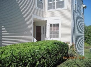 2240 Woodside Dr, Carpentersville, IL 60110