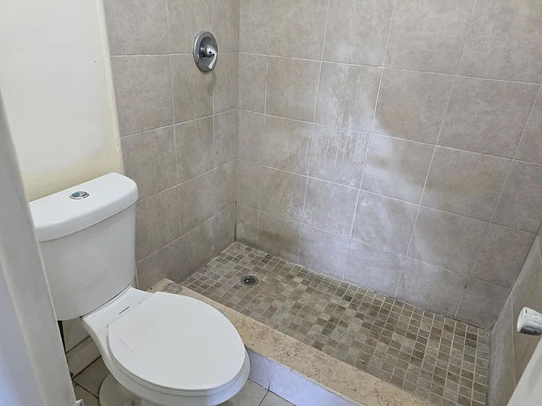 435 SW 61st Ter — Photo 13