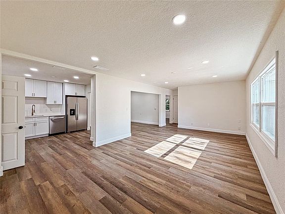 3rd image of 14418 S GRAND HIGHWAY