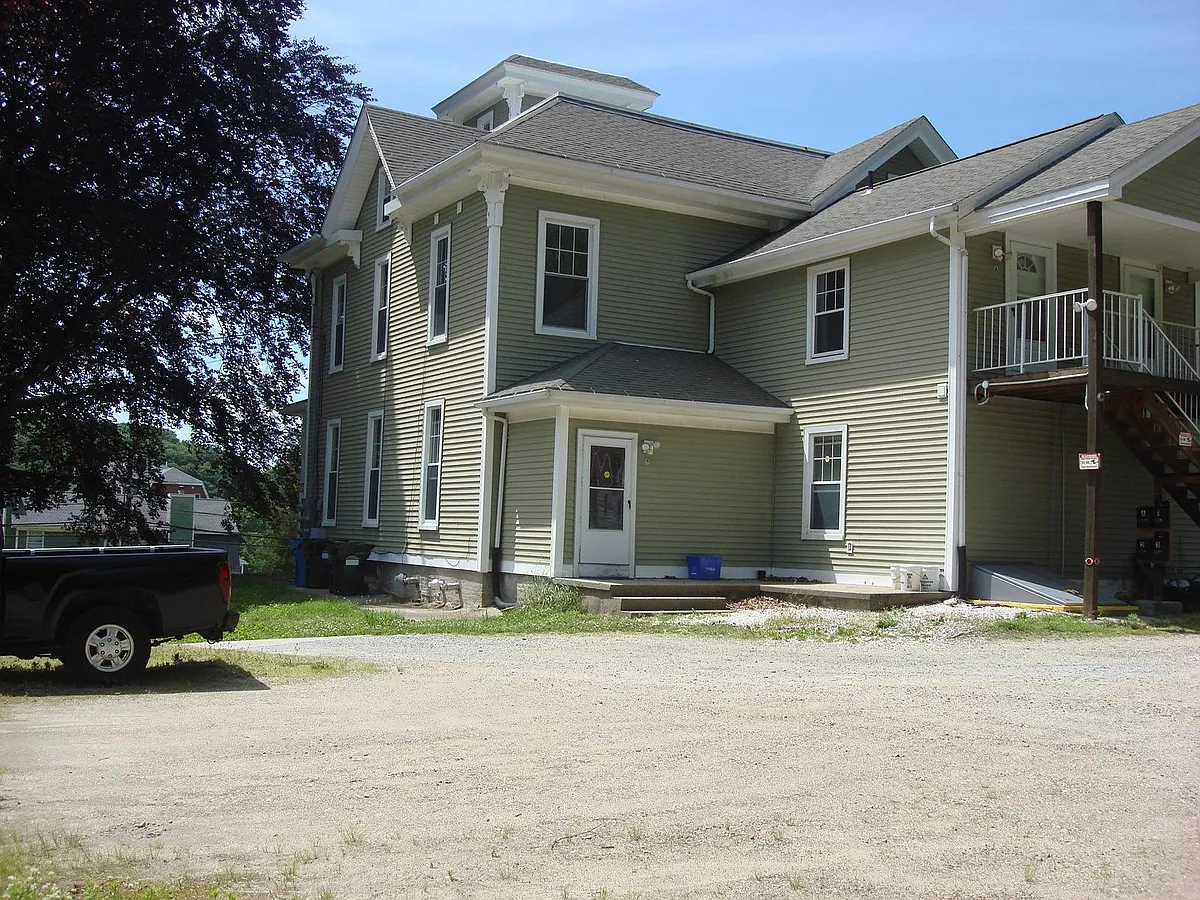 Building Photo - 138 Laurel Hill Ave #2