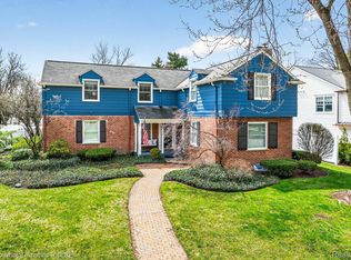 1088 Rivenoak St, Birmingham, MI 48009