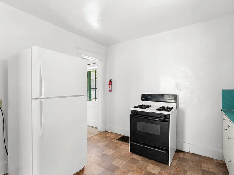 416 Bellevue Pl — Photo 10
