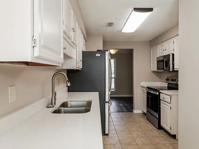 11159 Wethersfield Ct — Photo 10