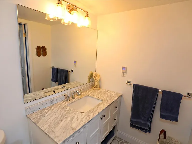 103 1st St E #113 — Photo 16