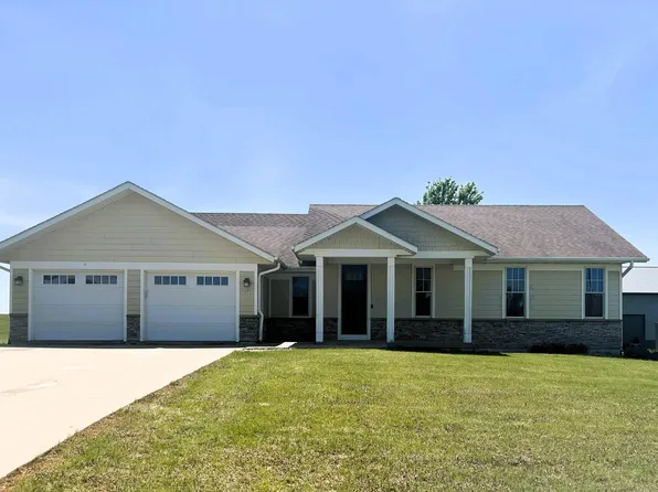 1521 Sunrise Trl, Sioux Center, IA 51250